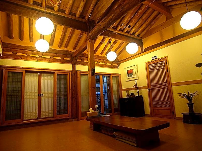 Saekdong Jeogori Hanok Guesthouse Jeonju