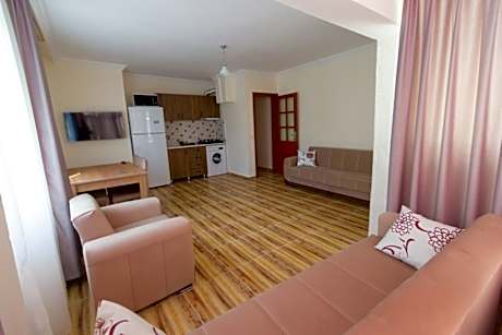 Marinaya 10 Dk Havuzlu Apart