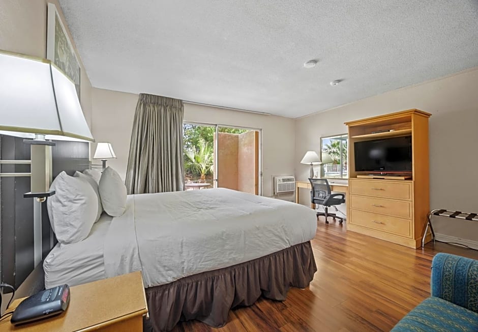 Sol Springs Inn
