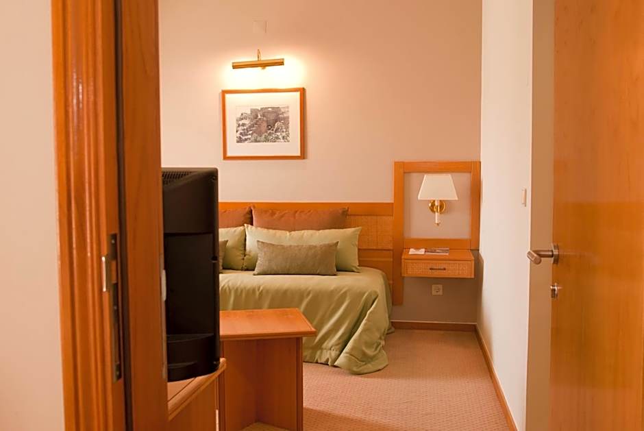 Hotel Rainha D. Amélia, Arts & Leisure