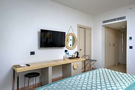 Deluxe Double or Twin Room with Sea View