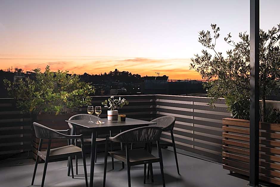 Urban Nest - Suites & Apartments