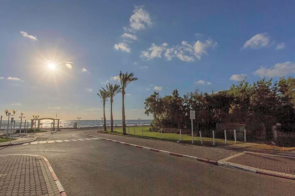 Amigo Hotel On The Beach