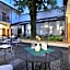 Hotel At the White Lily