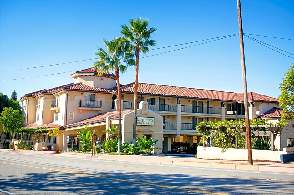 Lamplighter Inn & Suites