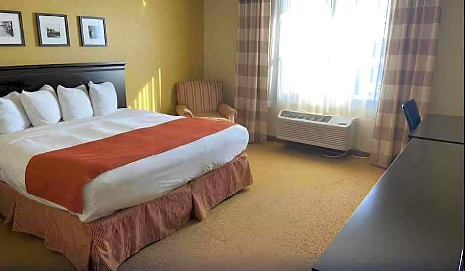 Country Inn & Suites by Radisson, Dundee, MI