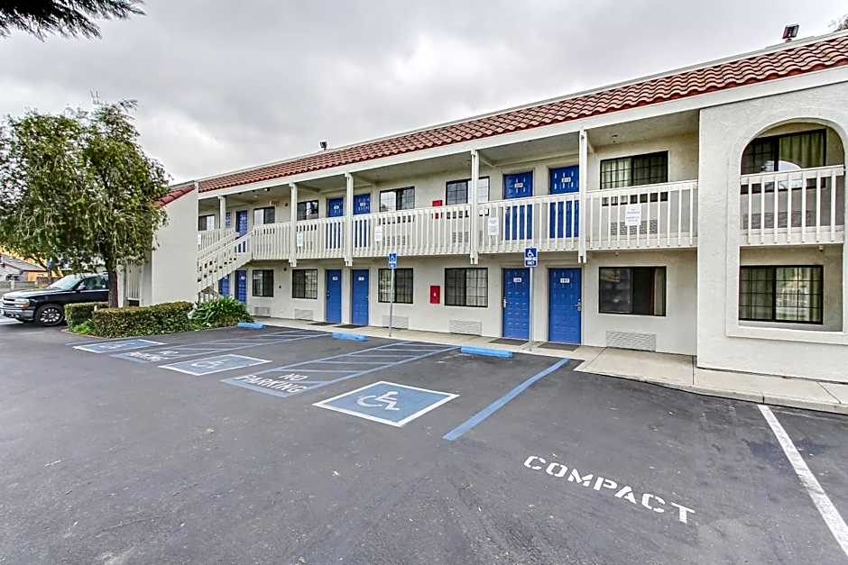 Motel 6-Salinas, CA - North Monterey Area