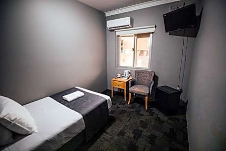 Single - Shared Bathroom