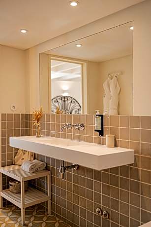 Deluxe 1 Bedroom Apartment with Mezzanine