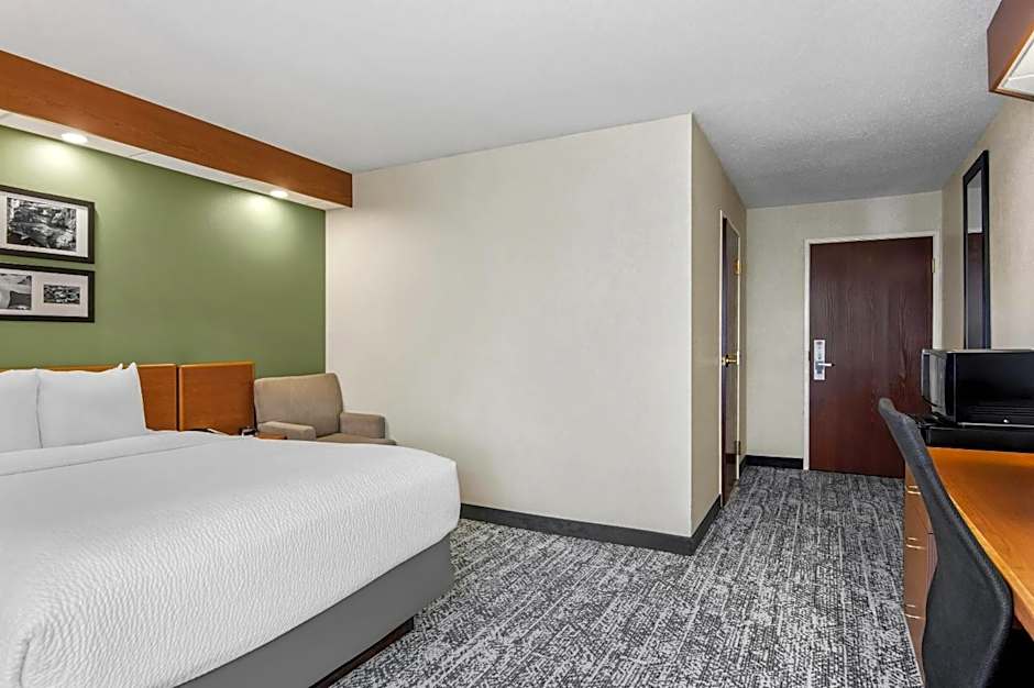Sleep Inn & Suites Bay View Acme - Traverse City