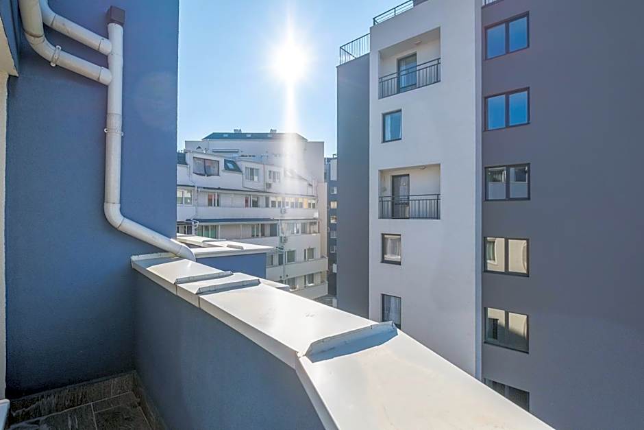 Blue Label Apart House