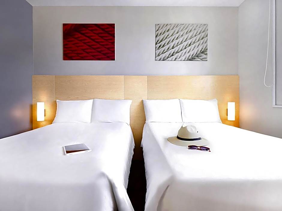 Ibis Cancun Centro Hotel