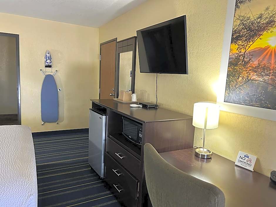 Days Inn by Wyndham Holbrook