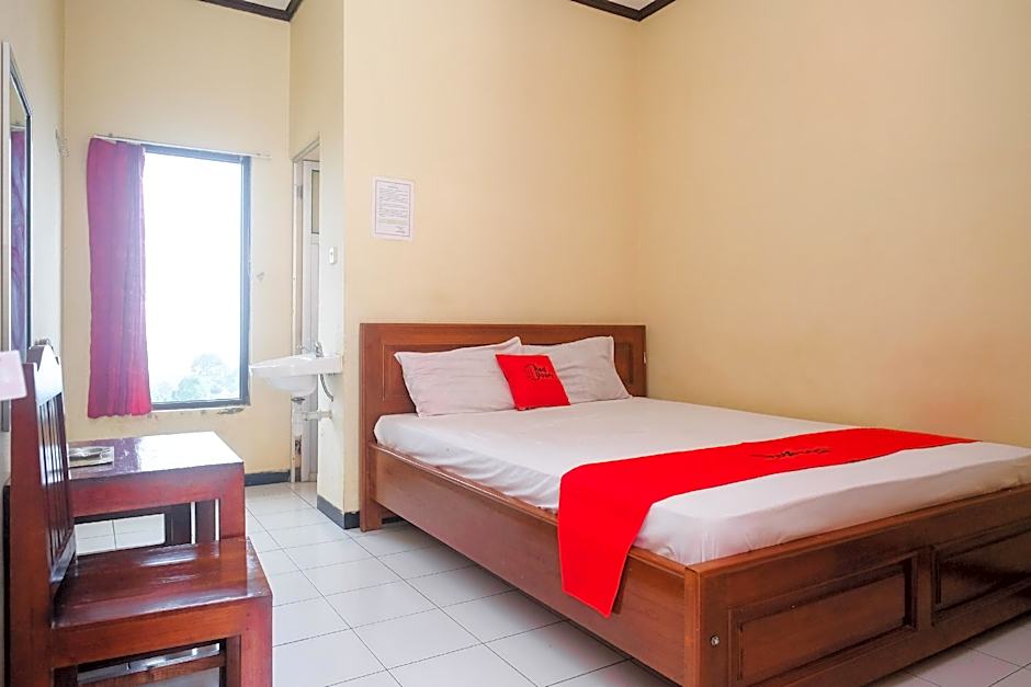 RedDoorz near Candi Sukuh Karanganyar