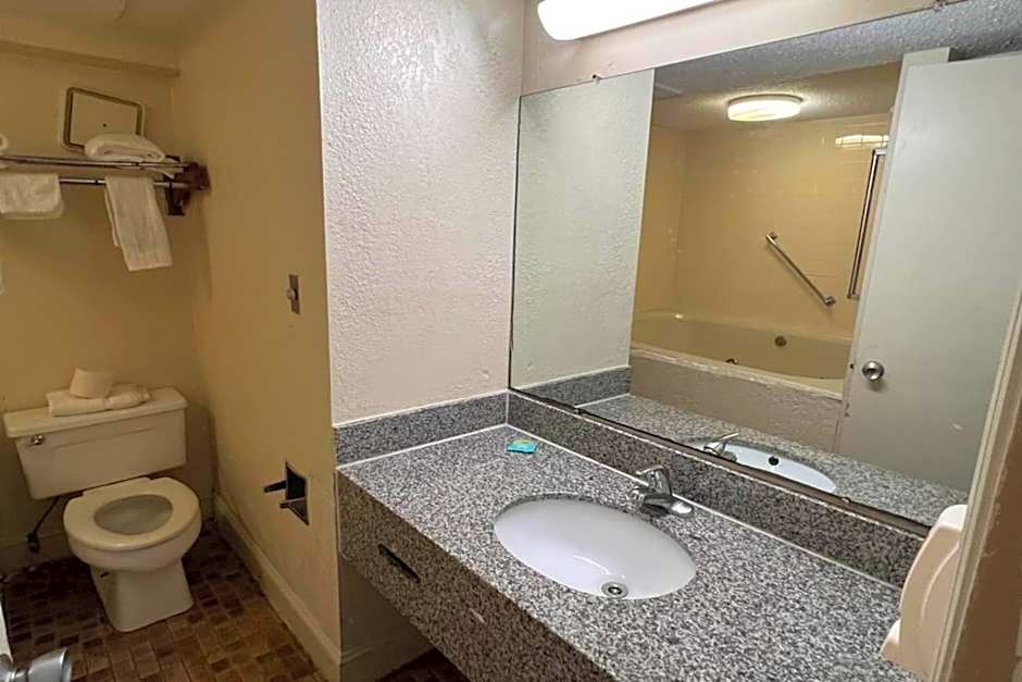 Super Inn & Suites by OYO Milledgeville