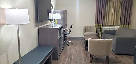 2 Queen Beds, Sofa Bed, Suite, Non-Smoking
