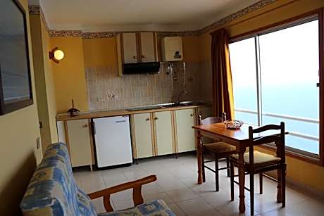 Studio Apartment with Sea View