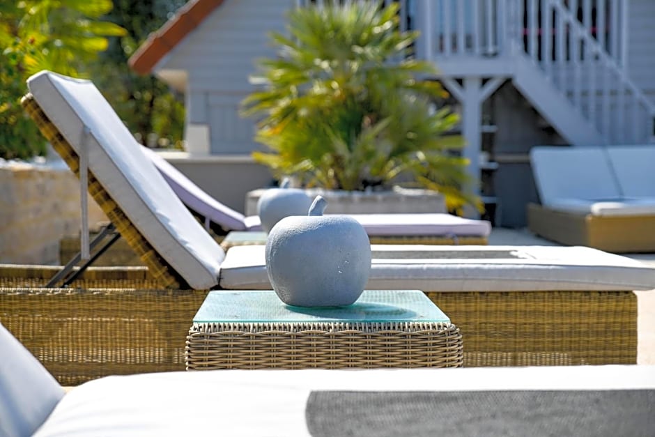 Gîte de la Villa de la Croix avec piscine et parking à 4 minutes de l'A26
