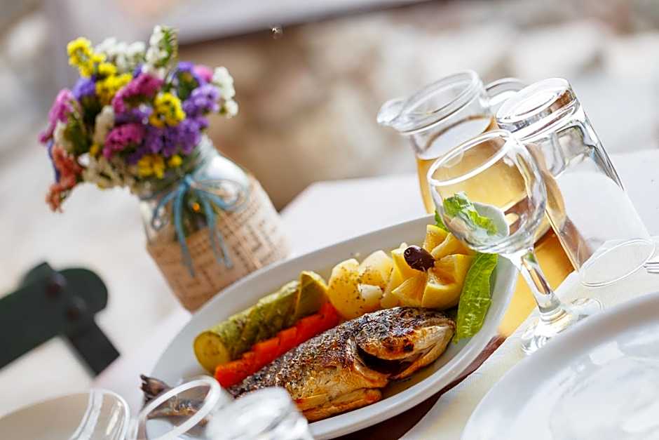 Grekis Beach Hotel and Apartments