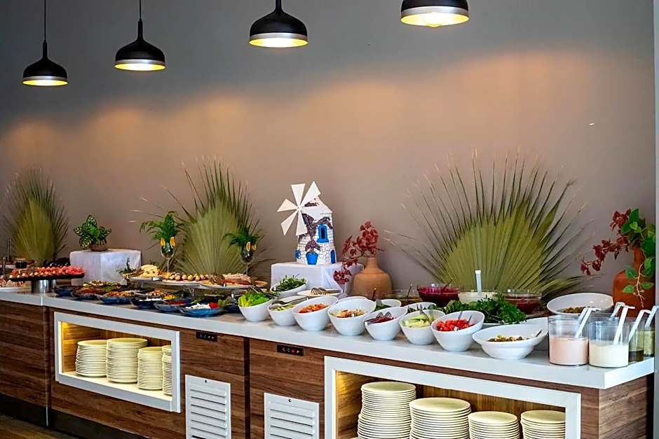 Maia Luxury Beach Hotel