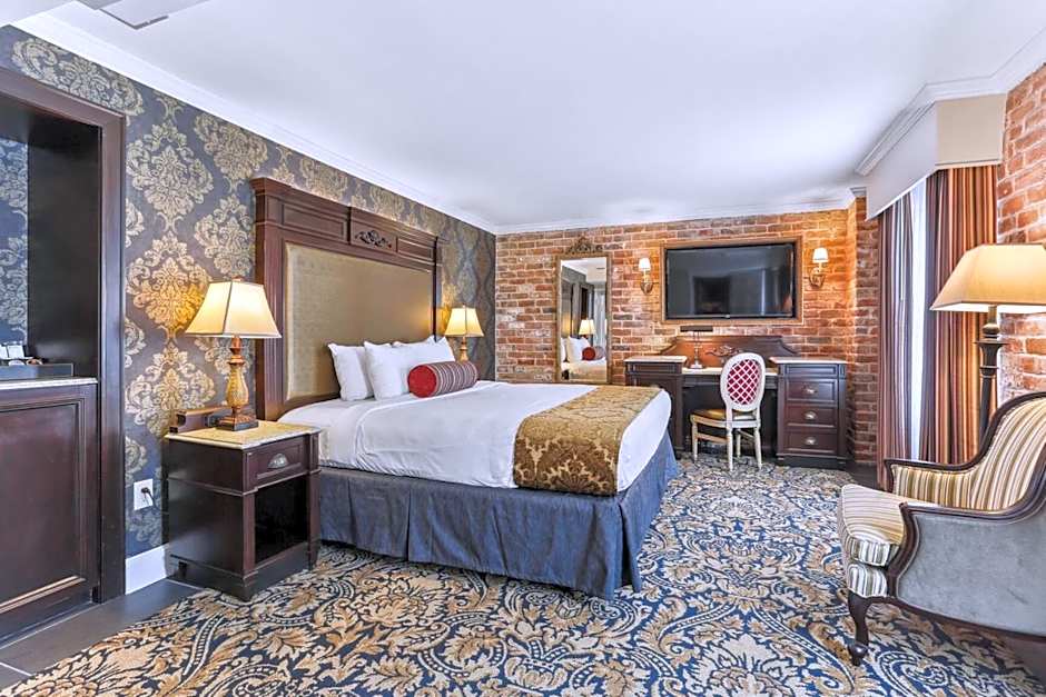 Photo 1 of 5 of Deluxe 1 Queen Bed