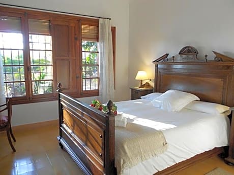 Standard Double Room with Garden View