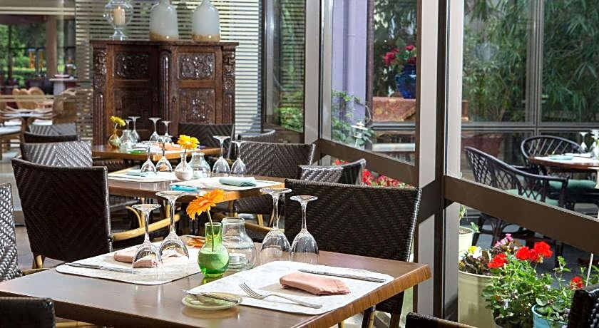 Dionysos Hotel