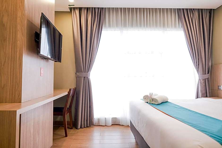 Sans Hotel Puri Indah Jakarta