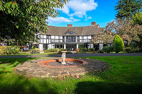 Thatchers Hotel