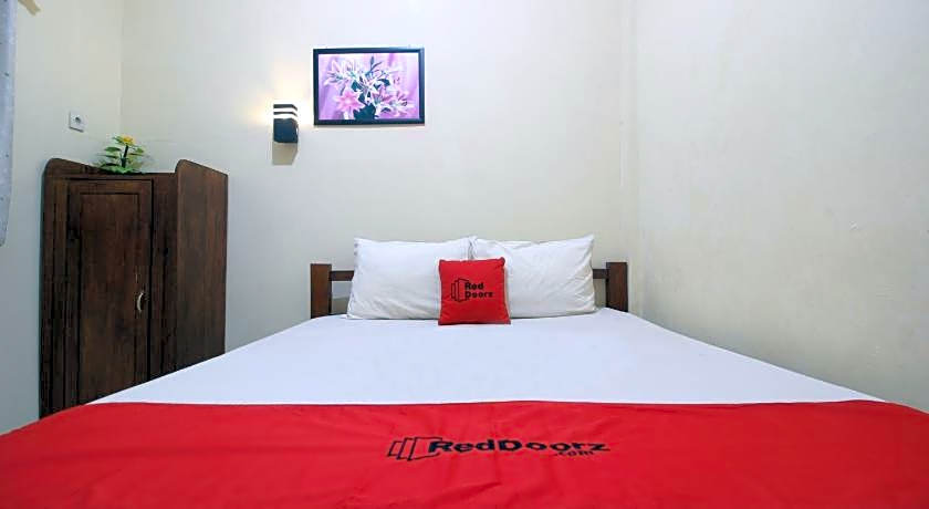 RedDoorz @ Jalan Parangtritis