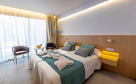 Double Room (2 Adults + 1 Child )