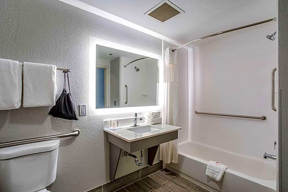 Clarion Pointe Franklin - Nashville Area