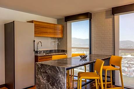 Savvy, Suite, 1 King