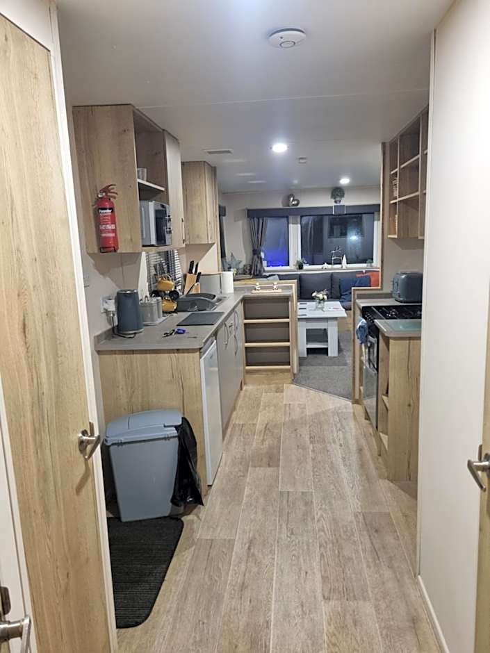 Luxury caravan and Tattershall lakes with private hot tub and WiFi