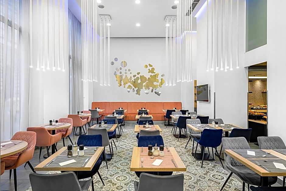 12 Revay Hotel