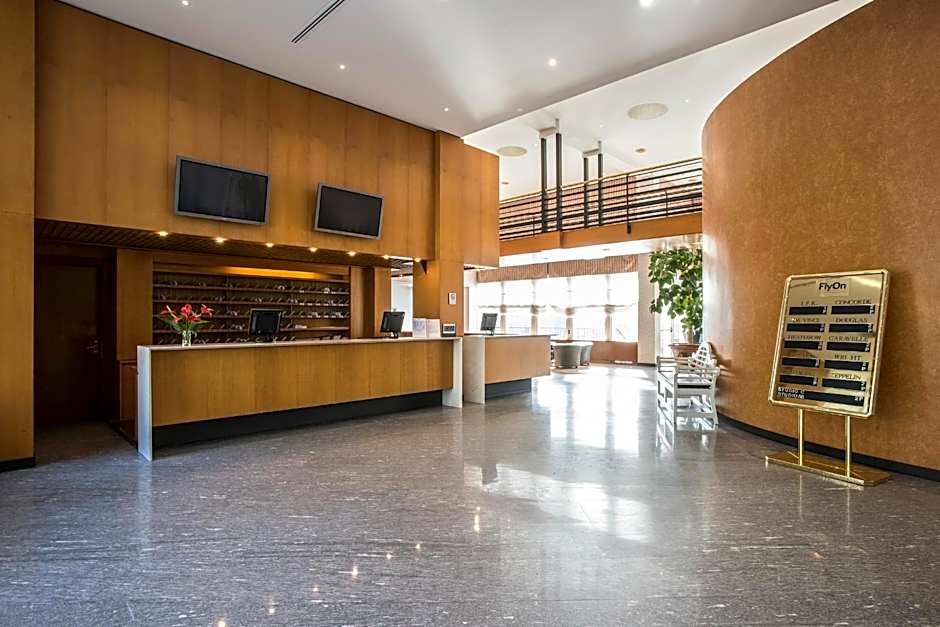 FlyOn Hotel & Conference Center