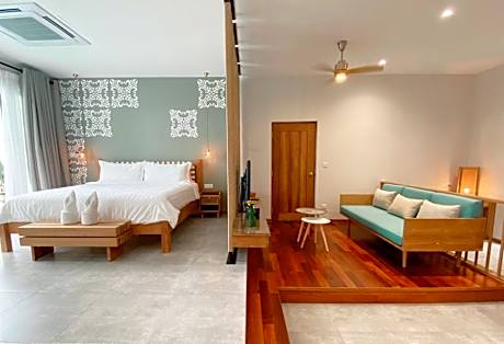 Suite with pool access