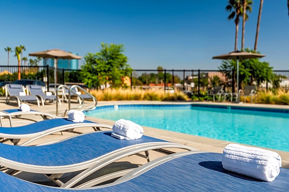 Holiday Inn Express & Suites Santa Ana - Orange County By IHG