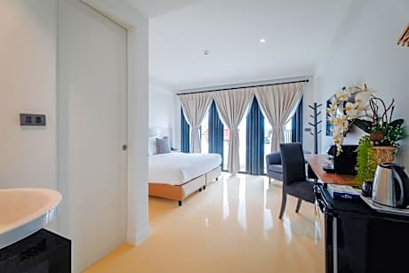 Deluxe Double Room with Balcony