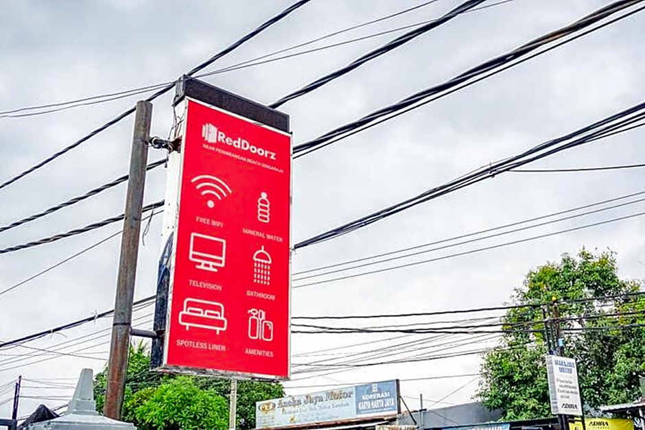 RedDoorz near Penimbangan Beach Singaraja