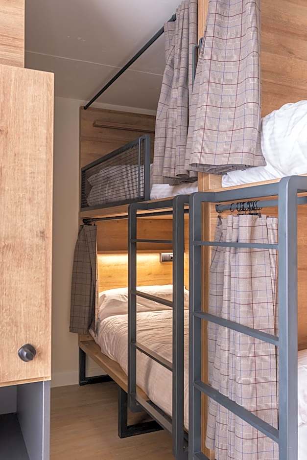 LATROUPE Grand Place Hostel