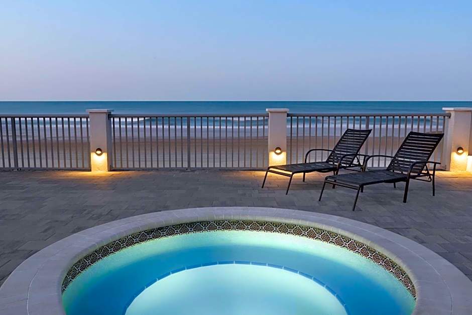 La Quinta Inn & Suites by Wyndham Oceanfront Daytona Beach