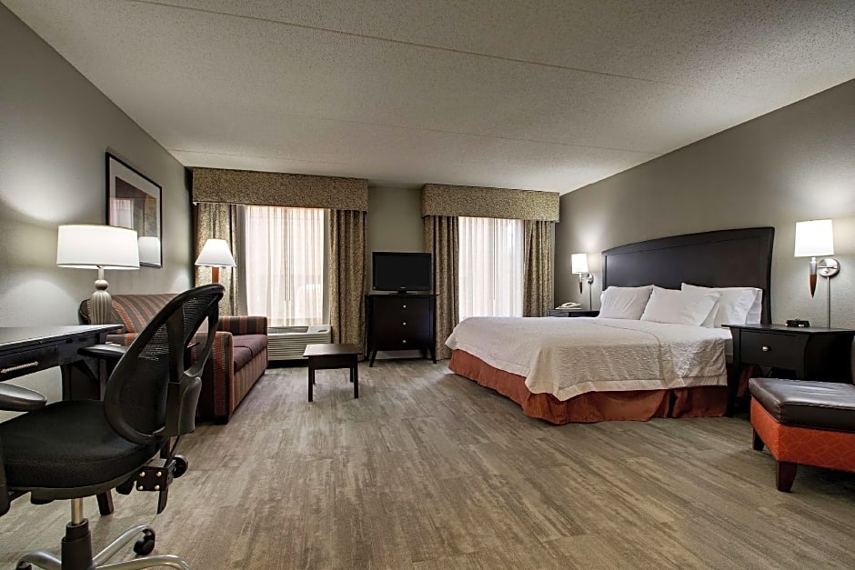 Photo 1 of 4 of Studio 1 King Bed, Mobility Accessible, Bathtub