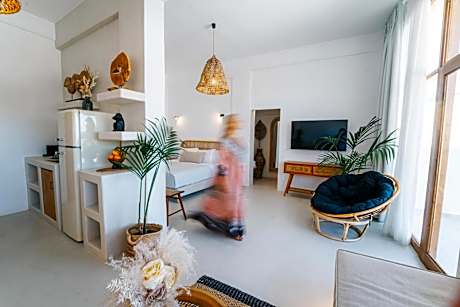 Luxury Suite with Hot Tub and Caldera View