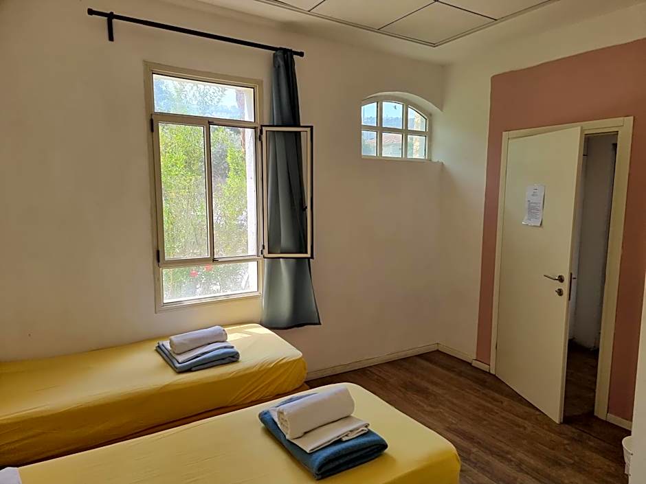 Photo 1 of 6 of Economy 2 Beds