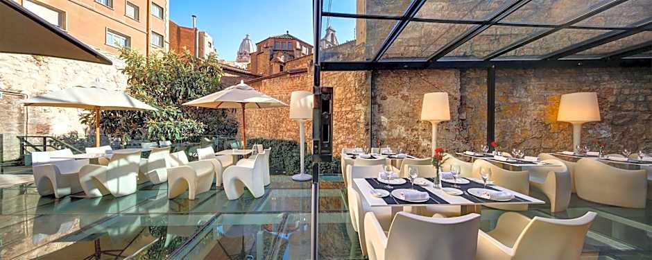 Olivia Plaza Hotel