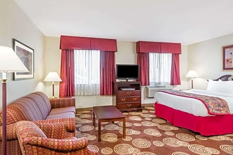1 Queen Bed Smoking Suite With