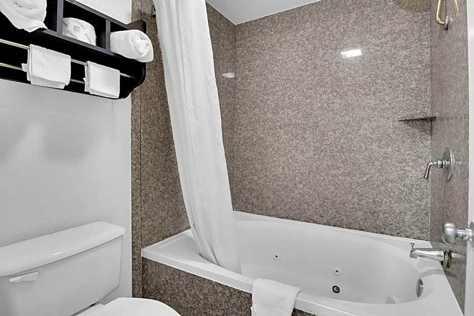 Three Rivers Executive Inn & Suites By OYO