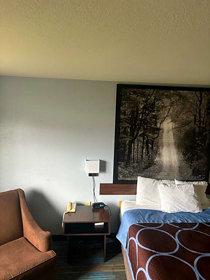 Super 8 by Wyndham Escanaba