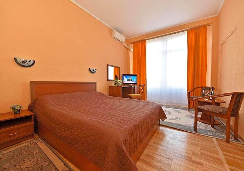 Готель Дніпро Dnipro Hotel